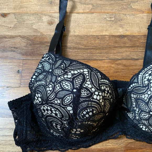 Beautiful Lace Flowered Tan Underneath 38C Strapless Option - Picture 5 of 8